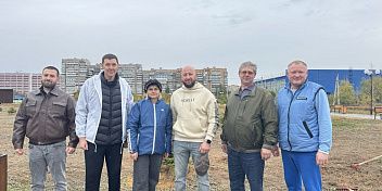 Депутат Мария Аплеталина вместе с семьями Волжского заложила новую аллею в честь Дня отца