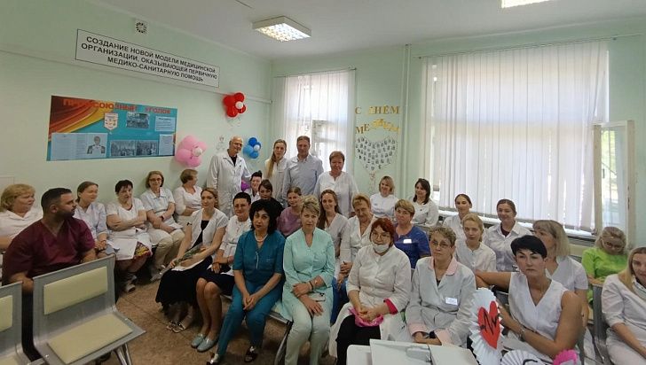 Станислав Коротков поздравил сотрудников ГУЗ "Поликлиника № 5" с профессиональным праздником