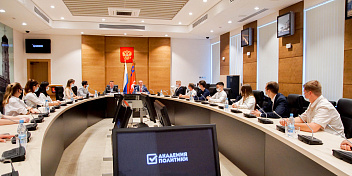 Участники молодежного проекта «Академия политики» встретились с депутатами Волгоградской областной Думы