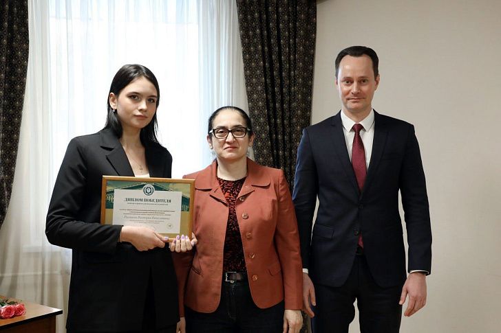 Владмимир Шкарин поздравил ученых ВолгГМУ