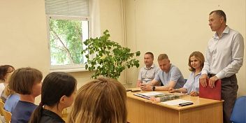 Игорь Романов поздравил коллектив ГУЗ «Клиническая поликлиника №1» с профессиональным праздником