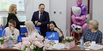 В канун 8 марта  депутат Волгоградской областной Думы Юрий Марамыгин поздравил жен и матерей мобилизованных