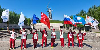 Волгоград встретил участников патриотического пробега «Факел Победы»