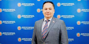 Юрий Марамыгин поздравил жителей области с Днем Государственного флага Российской Федерации