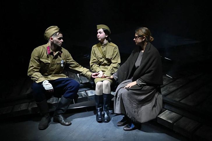 Волгоградский ТЮЗ провел спецпоказ спектакля «Отпуск по ранению» для участников СВО и их семей