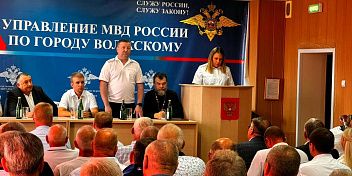 Олег Дмитриев поздравил сотрудников Госавтоинспекции Волжского с профессиональным праздником