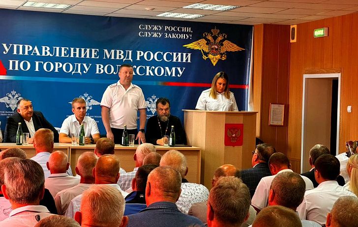 Олег Дмитриев поздравил сотрудников Госавтоинспекции Волжского с профессиональным праздником