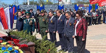 Депутаты Волгоградской областной Думы в преддверии Дня Победы приняли участие в митинге