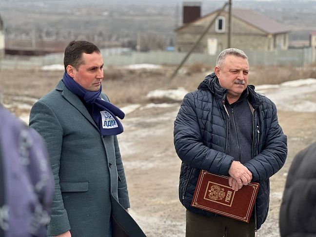«Буду жаловаться в ЛДПР»: выездной приём в посёлке Верхнезареченский
