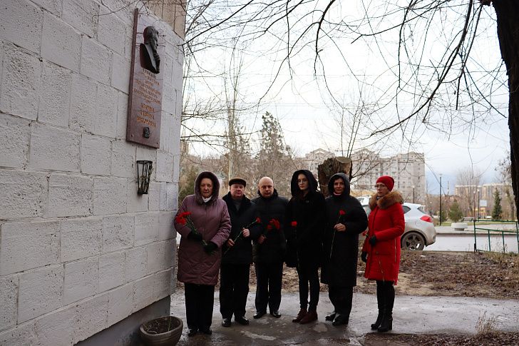 Руководитель фракции КПРФ Тамара Головачева приняла участие в акции, посвященной памяти А.В. Апариной