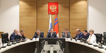Парламентарии корректируют программу экономического развития региона