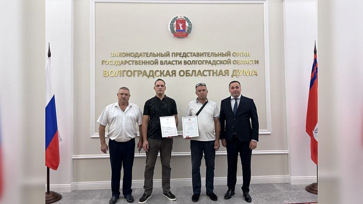 Алексей Логинов наградил граждан за спасение утопающего