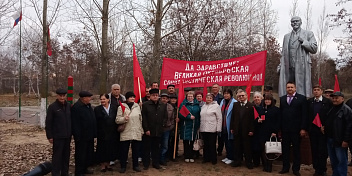 Коммунисты открыли памятник Ленину в Кумылженском районе