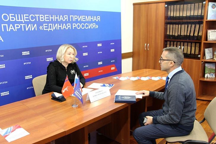 Ко дню рождения «Единой России» волгоградскими партийцами проводятся приемы граждан