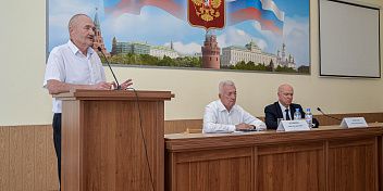 В Новоаннинском районе обсудили задачи развития региона