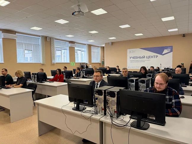 Владимир Ефимов и сотрудники органов исполвласти региона присоединились к участию во Всероссийской акции «Цифровой диктант»