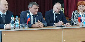 Александр Чечуров встретился с руководителями образовательных учреждений Кумылженского района
