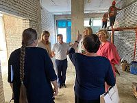Региональный координатор партпроекта «Новая школа» проверила ход капитального ремонта школы № 93 Советского района