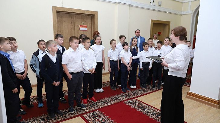 Волгоградскую областную Думу посетили с экскурсией школьники из Городищенского района