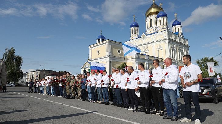 Участники патриотического автопробега прибыли в город Елец