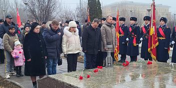 Депутаты облдумы приняли участие в   мероприятии в честь Сталинградской Победы