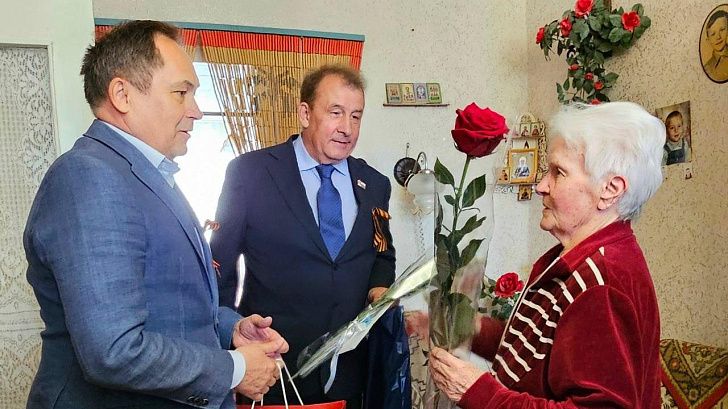 Юрий Марамыгин поздравил детей военного Сталинграда с Днем Победы