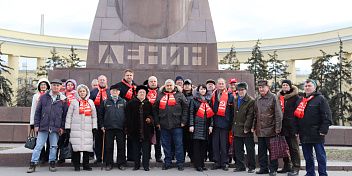 Депутаты-коммунисты почтили память Владимира Ленина