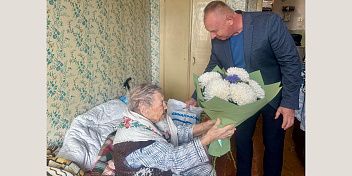 Дмитрий Григоров поздравил труженика тыла Антонову Валентину Васильевну с ее юбилеем – 100-летием