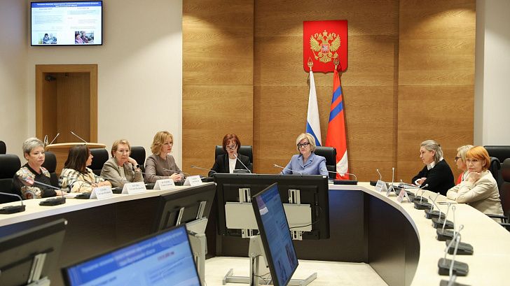 В облдуме рассматривают новые подходы в оказании социальных услуг