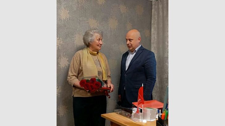 Олег Дмитриев поздравил с юбилеем депутата Волгоградской областной Думы третьего созыва Нину Салину