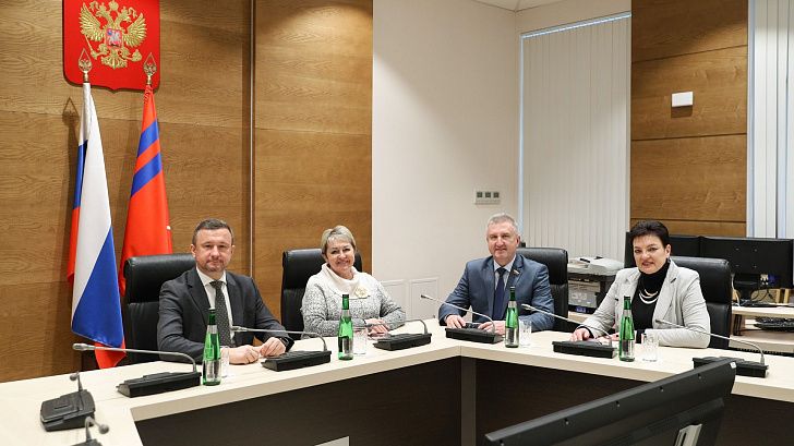Депутаты заксобраний Волгоградской и Астраханской областей обсудили особенности целевого обучения