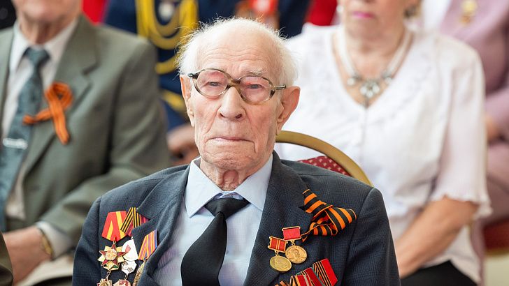 Участник Сталинградской битвы Павел Андреев отмечает 103-летие