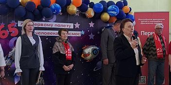 Тамара Головачева приняла участие в торжественной линейке школы №4 им. Ю.А. Гагарина
