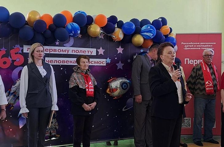 Тамара Головачева приняла участие в торжественной линейке школы №4 им. Ю.А. Гагарина