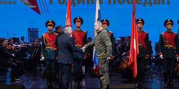 Андрей Бочаров в день Сталинградской Победы вручил награды участникам СВО