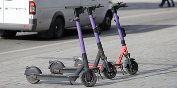 В Волгограде впервые планируют установить штрафы за неправильную парковку электросамокатов