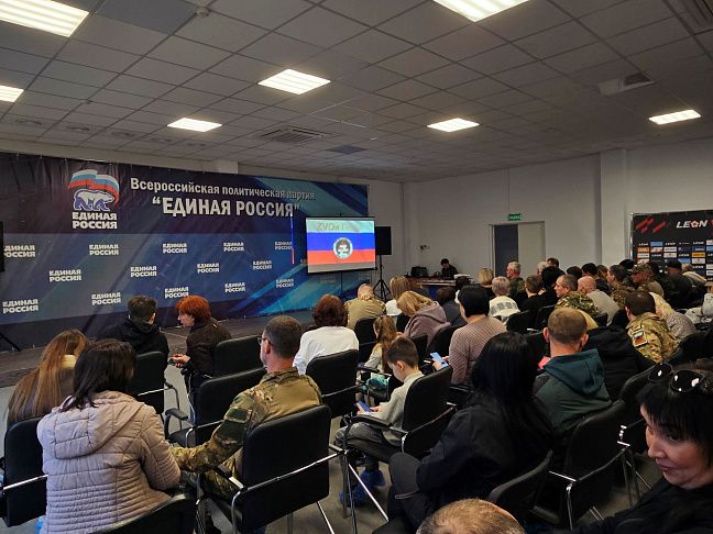 В Волгограде на базе МБУ «Спортивный комплекс «Зенит» состоялось вручение памятных знаков «За мужество, героизм и отвагу на СВО»