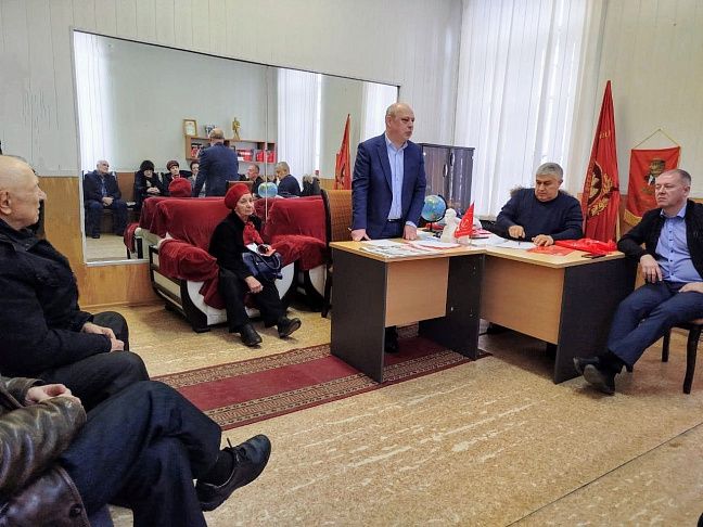 Олег Дмитриев встретился с коммунистами Советского райкома