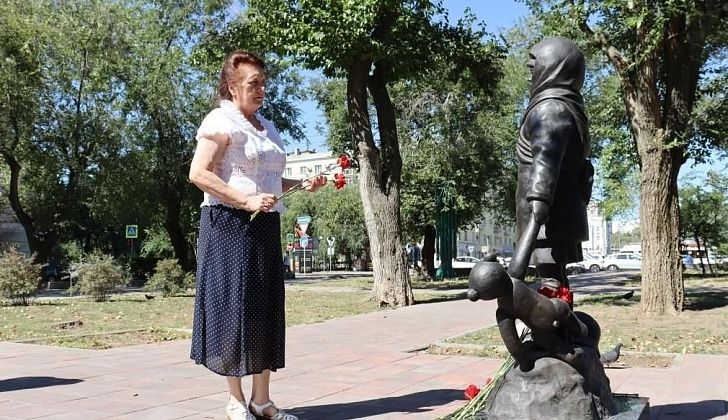 Руководитель фракции КПРФ Тамара Головачева почтила память погибших мирных жителей Сталинграда