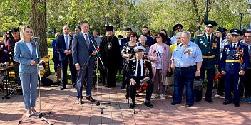Надежда Кулешова и Станислав  Коротков приняли участие в торжественном митинге