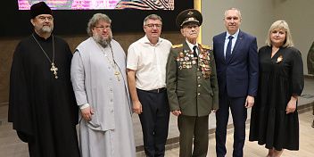Живая история: столетний ветеран Александр Медков встретился со студентами ВГСПУ