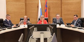 Парламентский комитет рассмотрел доклад о деятельности детского правозащитника 